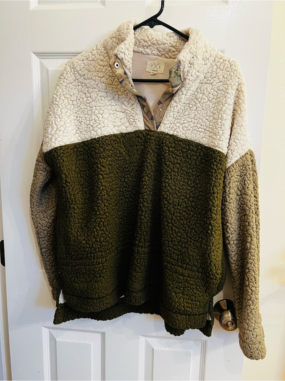 Plush Colorblock Sherpa Pullover Hoodie - Olive & Cream